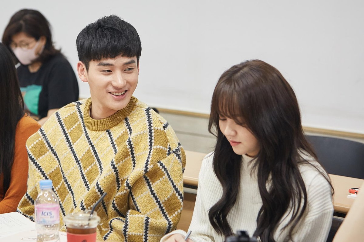 infodrakor_id's tweet photo. Seri original netflix #LoveAlarm2 rumornya bakal rilis 6 episode di paruh pertama 2021 ini 😍

Wah wah jadi gak sabar menanti jawaban siapa jodohnya Jojo 😅 https://t.co/Vl2835QbhB