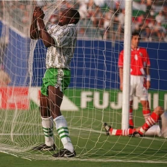 NigeriaStories's tweet image. Touching moment rashidi yekini grabbed the goal net after discovering he just scored Nigeria's first ever fifa world cup goal 🇳🇬💙⚽

USA 1994