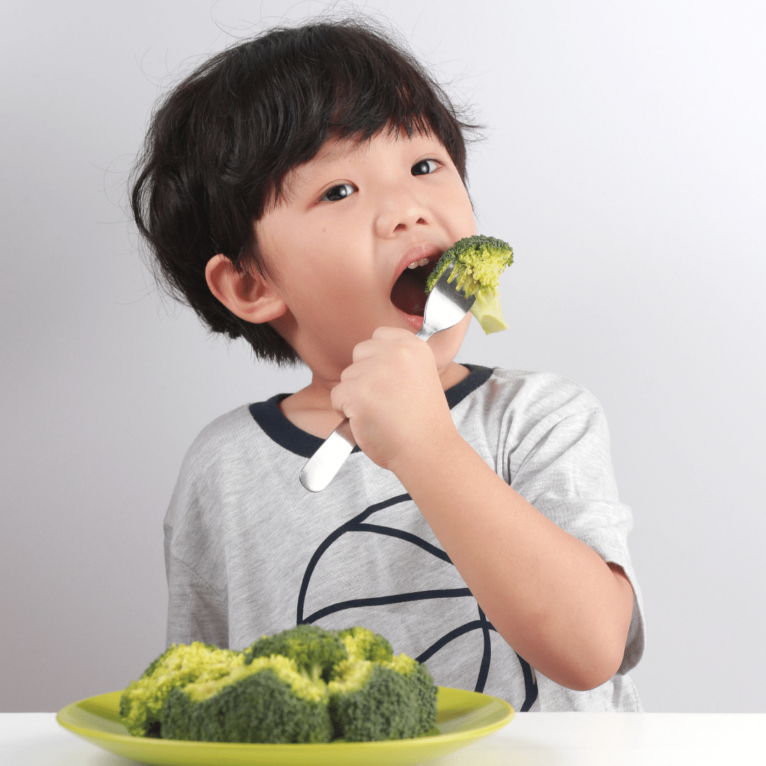 Olive_Wellness's tweet photo. Did you know #ExtraVirginOliveOil has been shown to improve antioxidant &amp; vitamin A, E, D, and K absorption from vegetables like broccoli, cauliflower &amp; kale? Good news for kids' growing bodies!

Our tips on how to get kids excited about #EVOO: https://t.co/MfDtzO3XIC https://t.co/jiatyYox1B