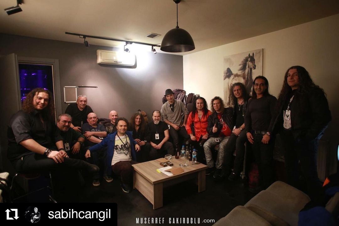 #Repost @sabihcangil
Kimler yok ki? O akşam bu kulise bomba atılsaydı Türkiye’de rock müzik biterdi😜<a href="/yusufugurer/">Yusuf Uğurer</a> <a href="/guvenilter/">Güven İlter</a> @tanjutataeren <a href="/deniztuzcuoglu/">deniz tuzcuoglu</a> @taylandedeoglu @gur_akad <a href="/gurakadofficial/">gurakadofficial</a> @tunc.arkan <a href="/mesut_ugurel/">mesut ugurel</a> <a href="/alpaysalt/">Alpay Salt</a> <a href="/cangitar/">mustafa can şahin</a>  @cemgurelbass <a href="/zafer_sanli/">Zafer Şanlı</a>