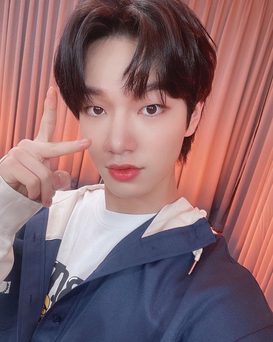 mcndparadise's tweet photo. Sometimes i look at huijun.. i feel like crying bc i get overwhelmed by his beauty.. https://t.co/5RpBgtytkm