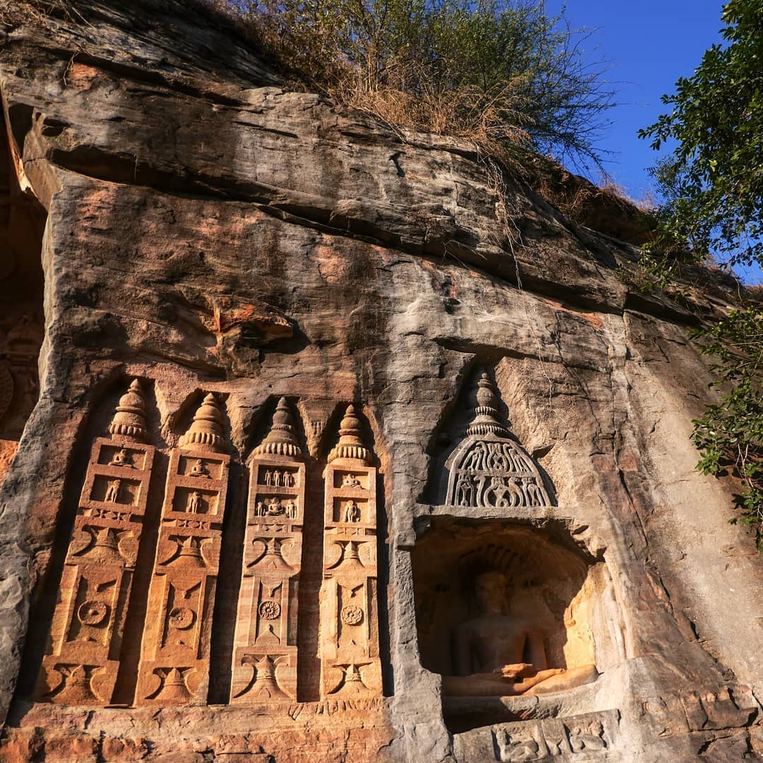 Siddhachal Jain Caves Gwalior

These were built over time starting in the 7th-15th CE.
Many of the statues were defaced under the orders of Babur in the 16th CE, while a few repaired & restored after the fall of the dynasty & through the late 19th CE
@truejainology @LostTemple7