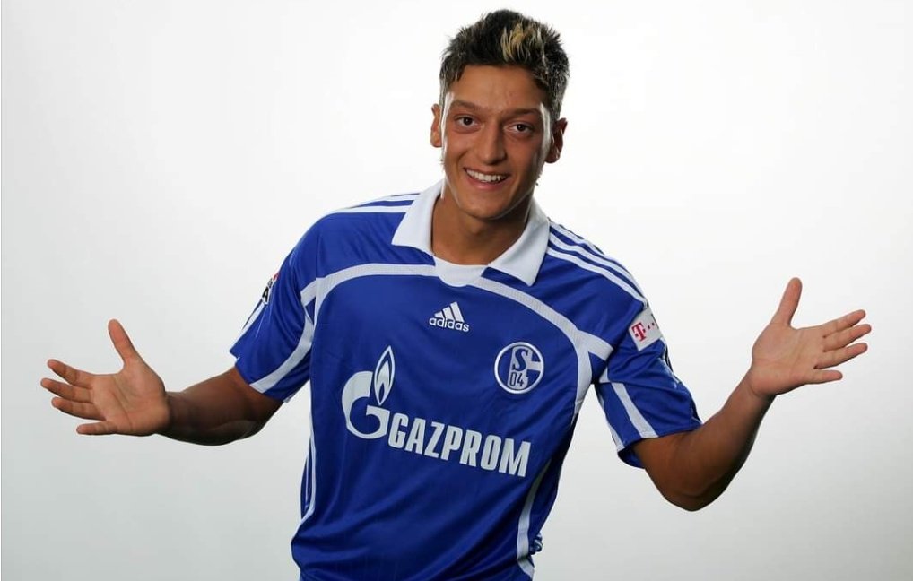 On August 2006, after making his first team debut in a game against Eintracht Frankfurt, he was described as the "next big thing" by the media.However, soon after rejecting an €1.5 million yearly salary offer he eventually fell out with the club and moved.