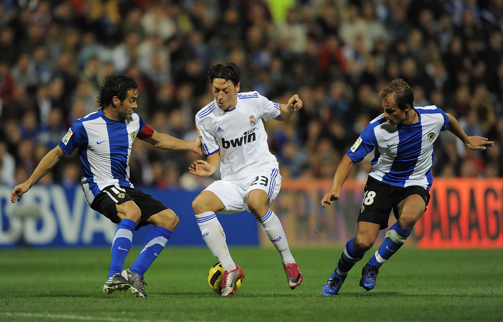 "When the offer came in to join Real Madrid there is no decision to make. Let's be honest, you don't refuse this club."He made his debut in a friendly against Hércules where he left details of his quality. The official website of the club described it as a "positive debut".