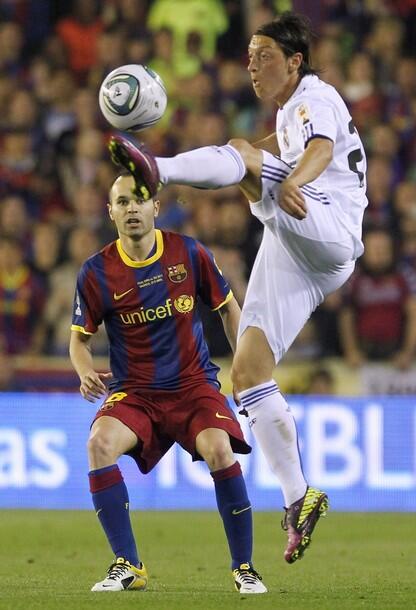 Due to his excellent performances for club and country FIFA and France Football included him in the 23 man shortlist for the balón d'Or award later won by Lionel Messi. “He understands football better than anyone else.” Andrés Iniesta.