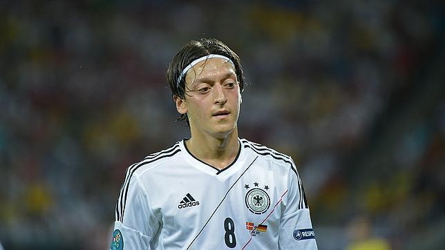 "Our objective is to bring the trophy back to Germany, I'm convinced we can do it."Although this wasn't possible Özil's performances at the Euros were excellent, he got 2 MOTM Awards, finished as the tournament top assist provider and was named in the Team of the competition.