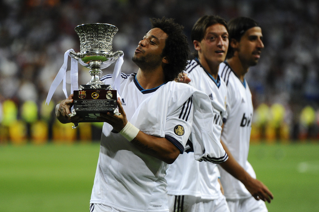 Although Real Madrid didn't win any silverware in the 12/13 season except for the Spanish Supercup, Özil's performances were praised.He ended the season with 10 goals and 21 assists in 52 appearances, and it was time for a new challenge.