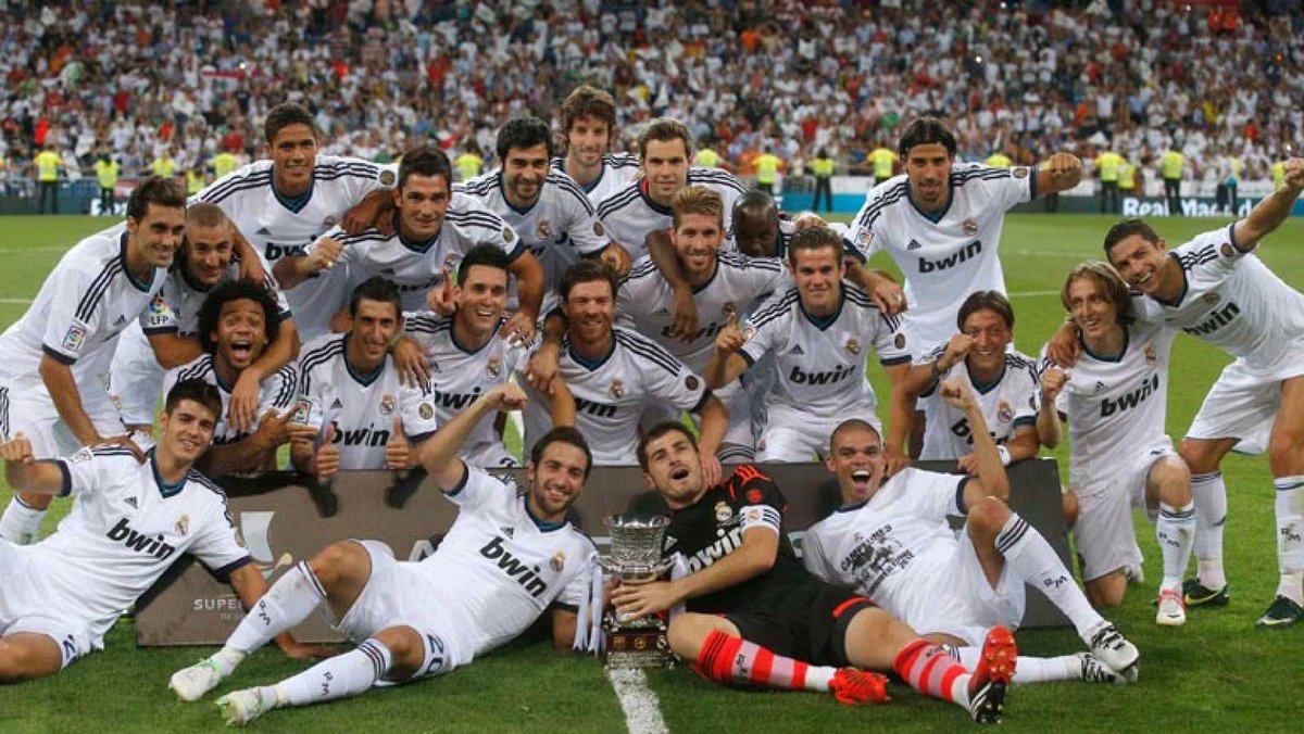 Although Real Madrid didn't win any silverware in the 12/13 season except for the Spanish Supercup, Özil's performances were praised.He ended the season with 10 goals and 21 assists in 52 appearances, and it was time for a new challenge.