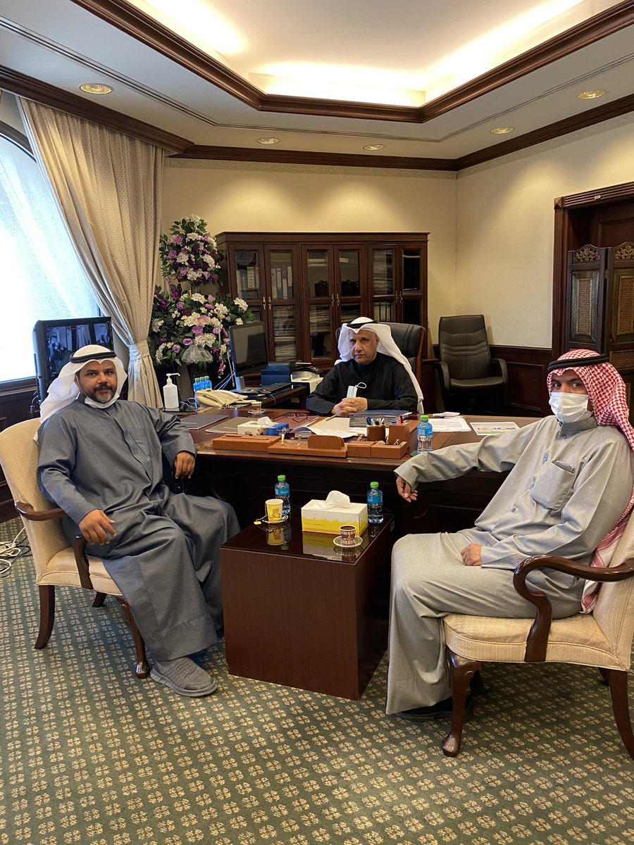 WafraCity's tweet photo. 1: تمت مقابلة نائب المدير العام لشئون التنفيذ في وزارة الاسكان م.صالح الرشيدي وتم مناقشة في ماتم تداولة بشأن عدم استلام المدارس وتم نفيه. 

2:تشغيل انارة الطرق الرئيسية يوم الجمعه ومن ثم تدريجياً للمنطقه بالكامل في فبراير . 

يتبع،،

#الوفرة_الجديدة 
#الوفرة_السكنية
@pahwgovkw https://t.co/mipfoE80aK