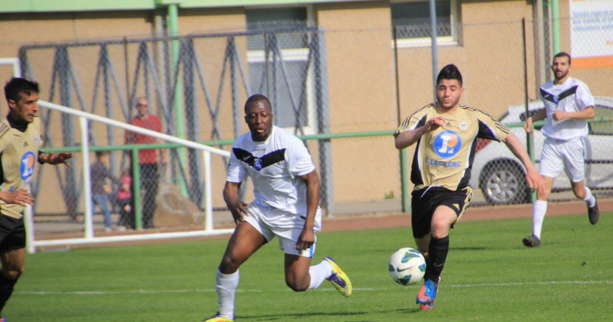 Sylvain #Idangar, l’ex-footballeur de l’#OL est l’entraîneur des U14 [de Vénissieux] 💶
#Ex_OL <a href="/sly91z/">Sylvain Idangar</a> 
(Le Progrès : olplus.fr/PfWzc)