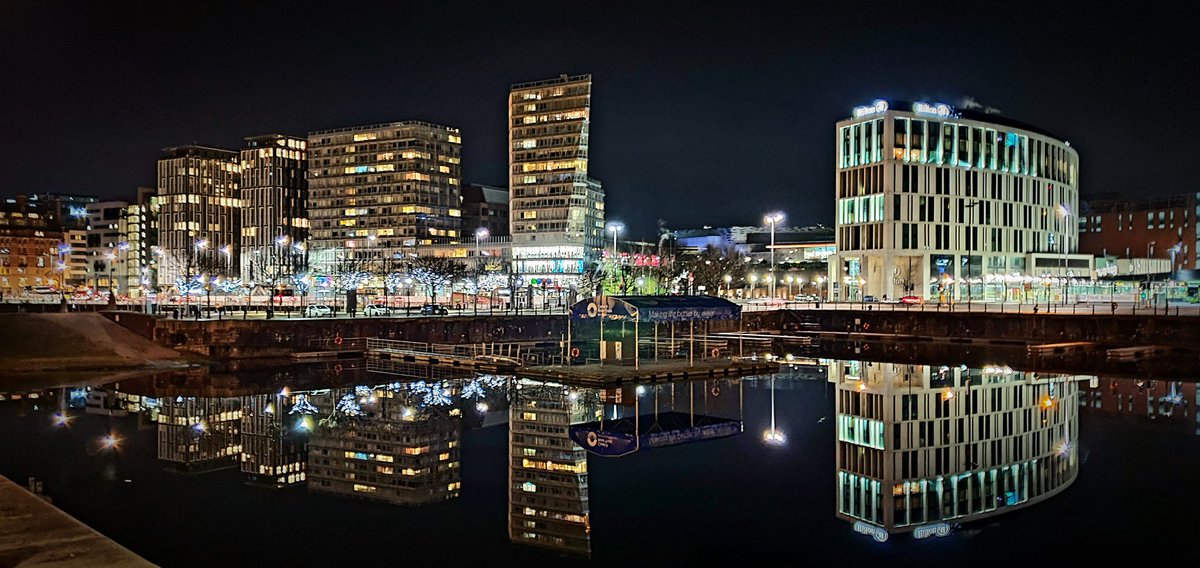 #Liverpool looking awesome at night 📷