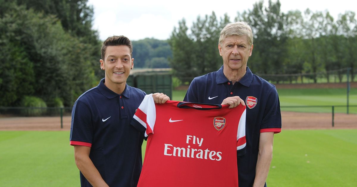 On September 2013, on Deadline Day, it was announced that Arsenal would be getting the 25 years old world class German International for €47m.The transfer made him the most expensive German football player and Arsenal's record signing. Özil was assigned the number 11 shirt.