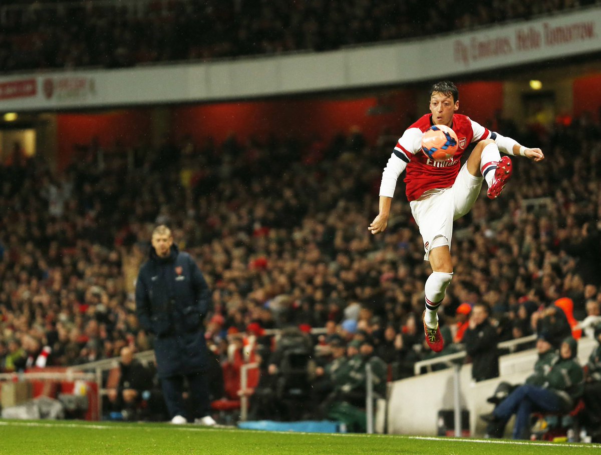 Özil made instant impact in the team. In his debut the German only needed of 11 minutes to add one more assist to the ones he had over the past seasons.Özil’s start with the Gunners was very good, he scored 2 goals and provided 4 assists in his first 5 games.