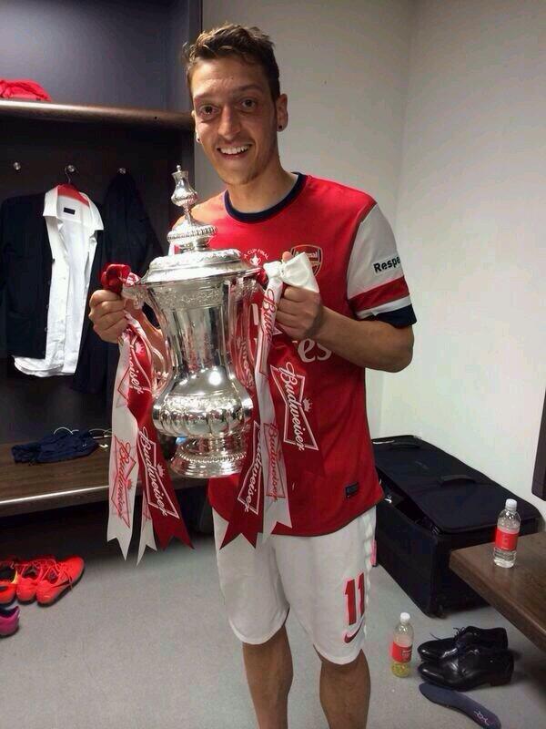 However, a combination of injuries and heavy defeats away from home saw the tean finish 4th in the league.But the Gunners had the chance to end the season on a high, after a dramatic victory over Hull City, Arsenal won the FA Cup and ended their 9 year trophy drought.