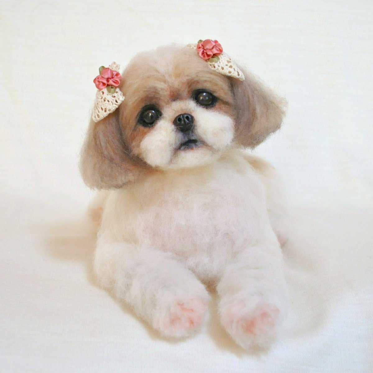 シーズーに脚としっぽとリボンが付きました😄 明日にはminneに出品予定