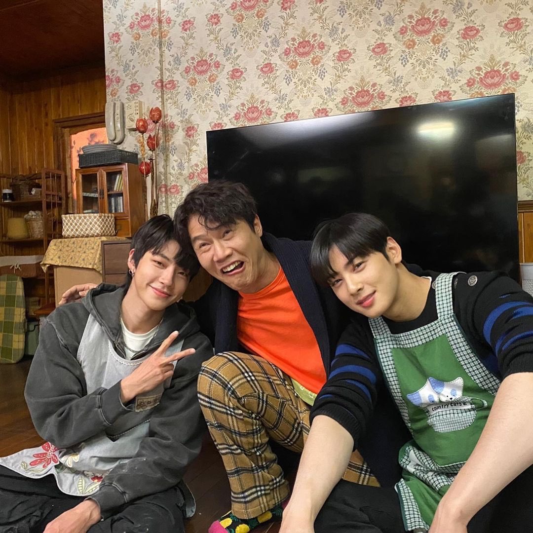 iconickdramas's tweet photo. The Suho x Seojun interaction I need 🥰 https://t.co/OBt2EVdJY9