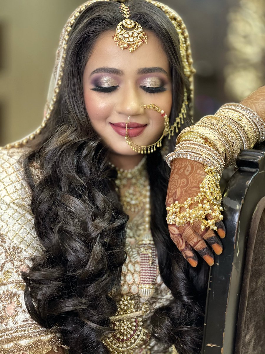 makeupbynilofer's tweet photo. Happy Brides are the pretties!
Here’s the look we created for this beautiful bride❤️
Nothing lights up the look like that smile 🥰
#NiloferRadiowala #MakeupByNilofer #Makeup #MakeupLooks #MakeupArtists #MakeupExpert https://t.co/Ar6yK51Z2A