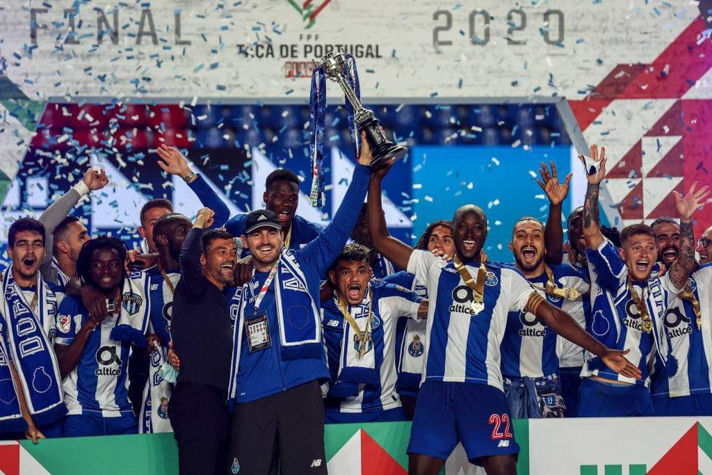 Finalistas da última edição da #TaçadePortugal não falham!
FC Porto e Benfica estão nos quartos da taça 🏆
Marítimo✅
Estoril✅
Santa Clara✅
FC Porto✅
Benfica✅
Braga x Torreense❓
Fafe x Belenenses❓
Gil Vicente x Académico de Viseu❓
Quem chega à final?
📸 Getty Images https://t.co/TqDx3ypfPP
