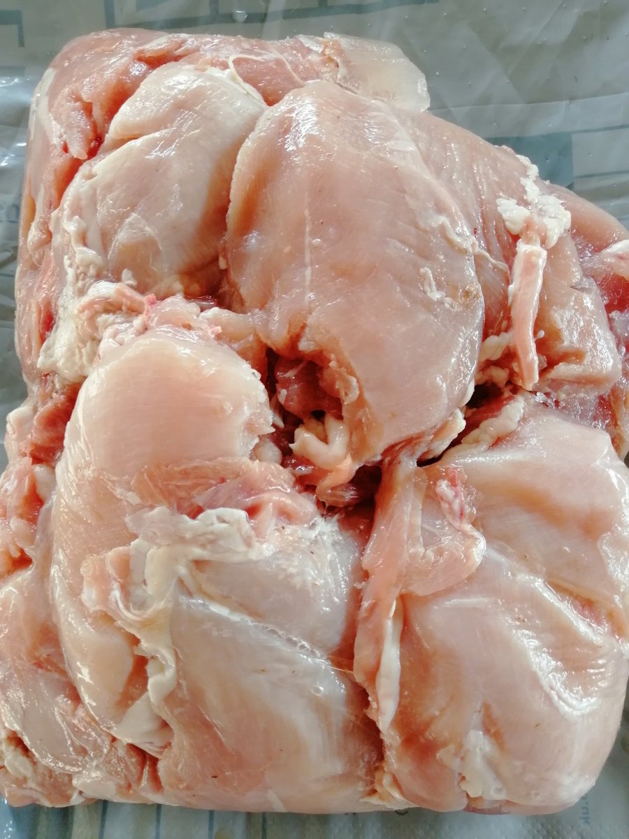 flofuna's tweet photo. Order your fresh frozen chicken and live Chicken. From DM to your doorstep. Discount for orders above 100kg https://t.co/YAVxHlq7u3