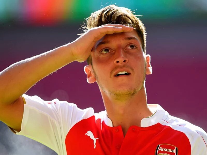 But due to his teammates's lack of efficiency in front of goal, Özil finished the PL season with 19 assists, just 1 behind the record.Arsenal were close to winning the league but unfortunately finished 2nd, 10 points behind champions Leicester.