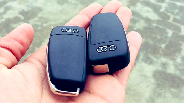 ivikaskarwasra's tweet photo. #newtoy #addonemore #AudiA4 #AudiQ3 https://t.co/xh1GULrLEg