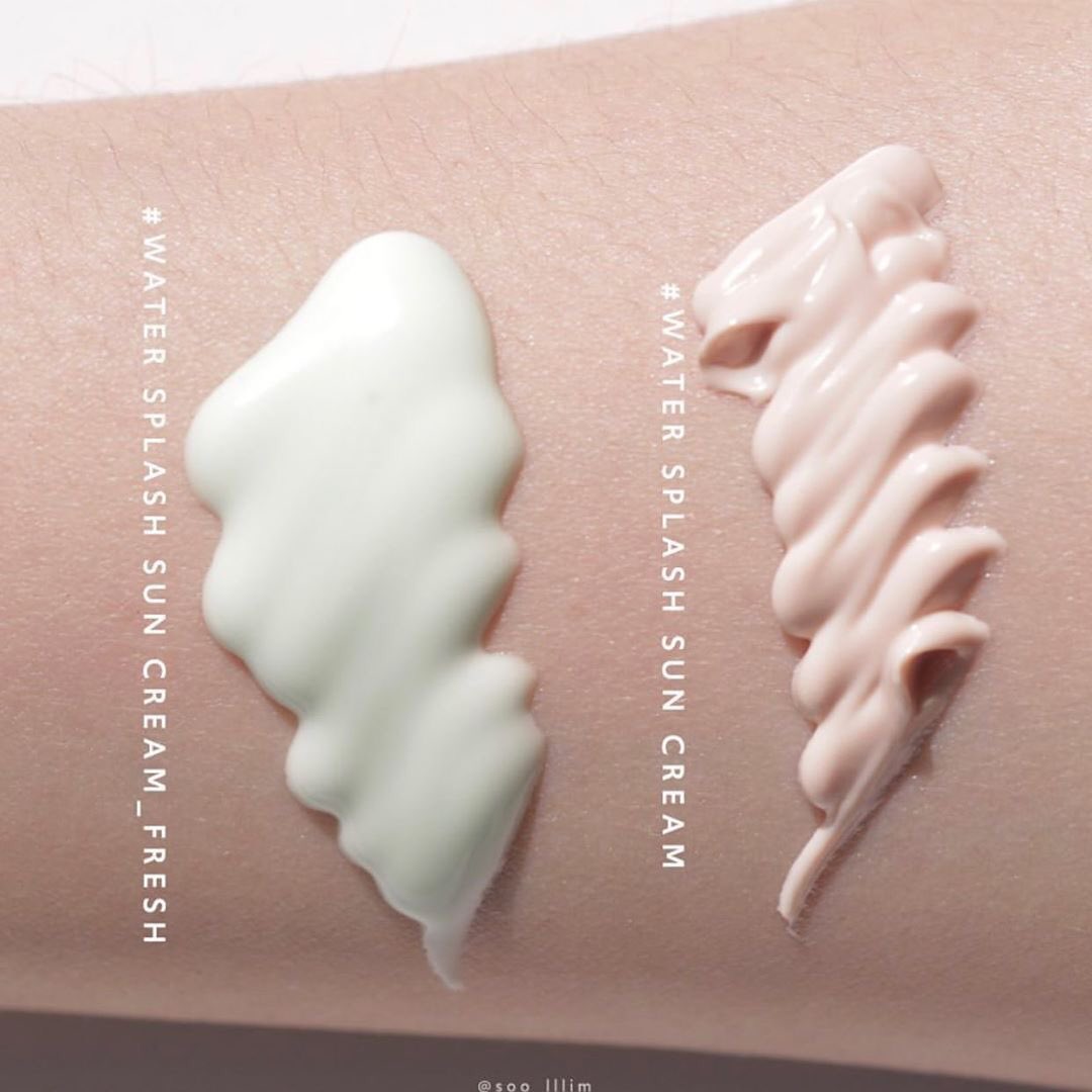 makemekissu_'s tweet photo. [ #พร้อมส่ง ] 
🌸ESPOIR WATER SPASH SUN CREAM SPF 50+ PA+++ (สูตรขายดี) สีชมพู 

🍀WATER SPLASH SUN CREAM FRESH SPF 50+PA++++ (สูตรใหม่ล่าสุด) สีเขียว

⁣ 390฿  60ml.
⁣
#espoir #ครีมกันแดด #สกินแคร์เกาหลี #คสอเกาหลี #คสอพร้อมส่ง #howtobeauty #ripไอดอ #ส่งต่อสกินแคร์ #ถูกและดี https://t.co/h8aHAPhtb6