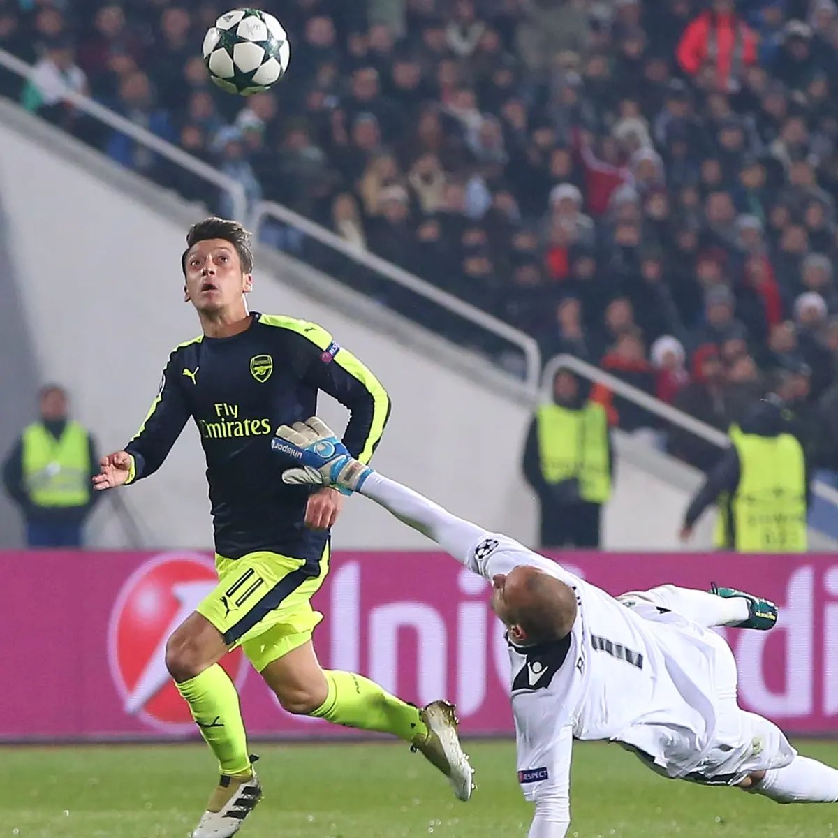 Özil missed Arsenal's opening for the 16/17 season due to his participation in the Euro 2016.In november he scored the best goal in his career and one of the best in the CL.An outstanding individual effort, a perfectly timed run, a genius touch and coldness in front of goal.