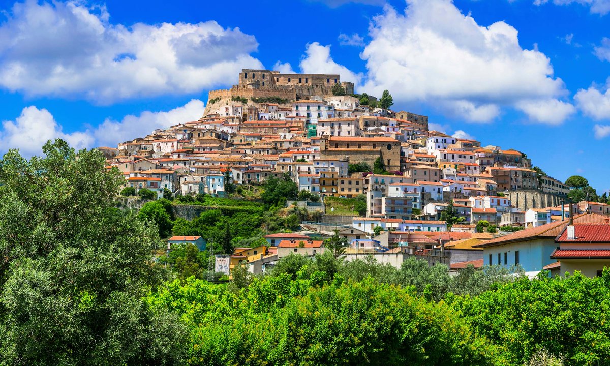 wanderlustmag's tweet photo. The ‘Borghi più Belli d’Italia’ are Italy's most beautiful villages.
One of them is Rocca Imperiale, a fortified city filled with relics of the Byzantine age, home to a Swabian castle.
Just one of many highlight on the Cammino Basiliano > https://t.co/TladS10mnh
#ad #wlcb https://t.co/lq76SPn4He