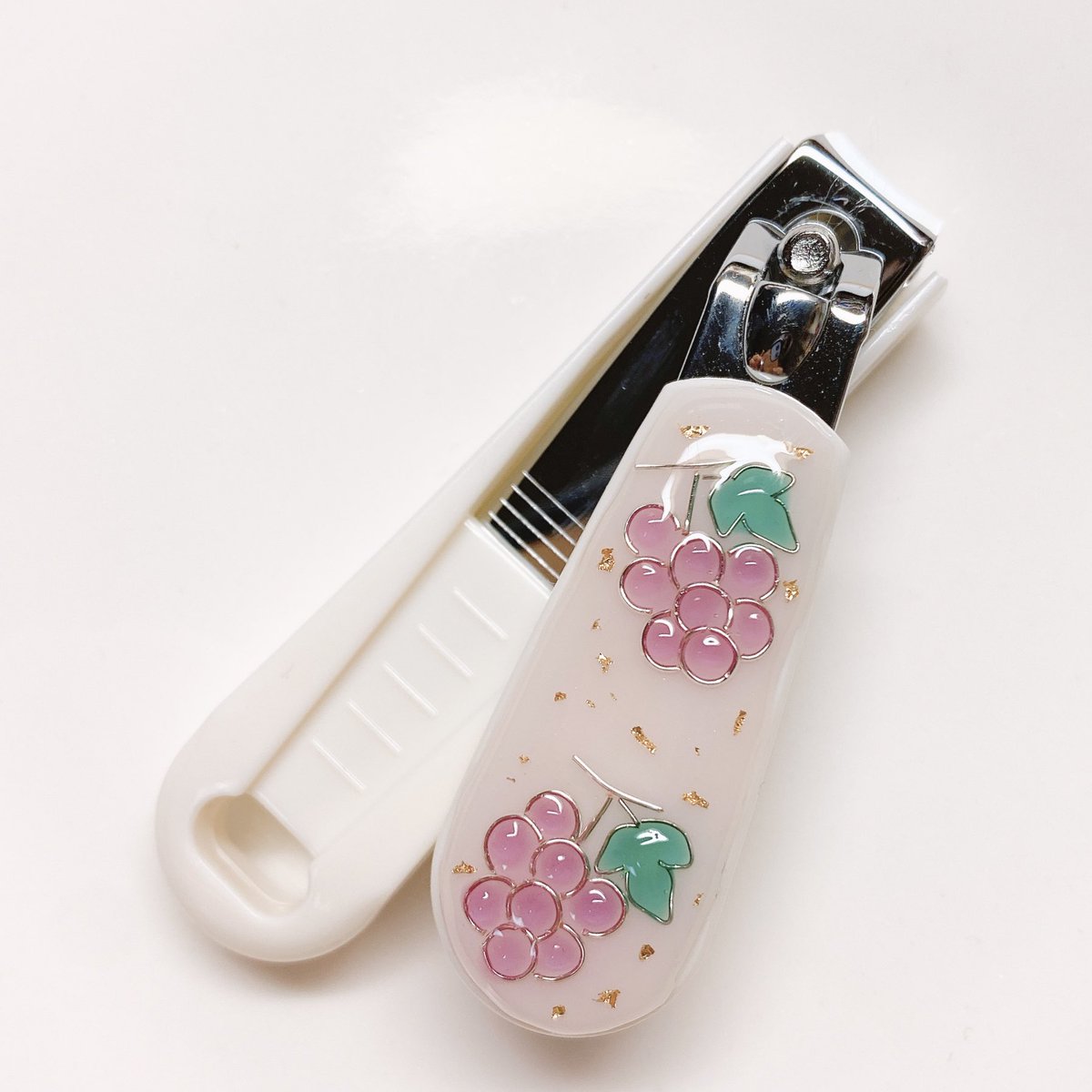 くぅたん Noyer Fluffy Pa Twitter 新作 ぶどうの爪切り ぶどう柄の爪切り です お家使いやお出かけ時の持ち歩きにぴったりなサイズの爪切りです 販売はこちらから T Co Frdrztkonu ハンドメイド ハンドメイド好きさんと繋がりたい レジン