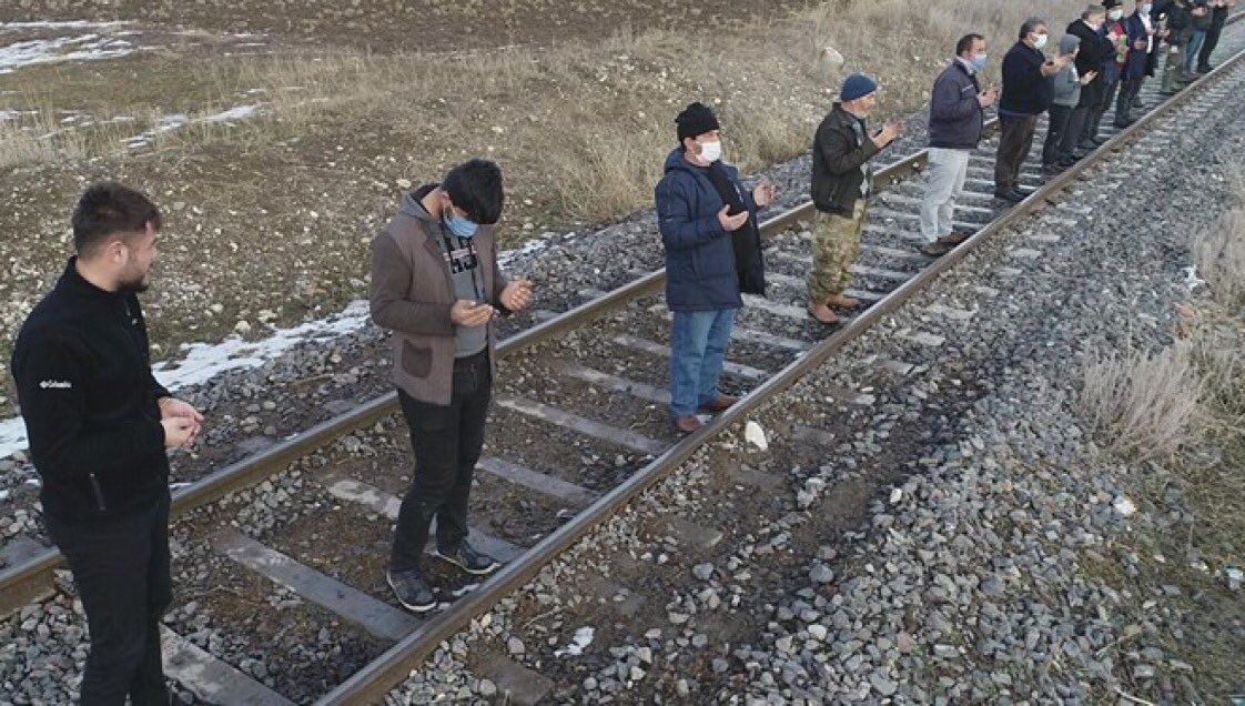 Son 30 yılın en sıcak kış mevsiminin yaşandığı Erzurum'da köylüler, kar duasına çıktı.