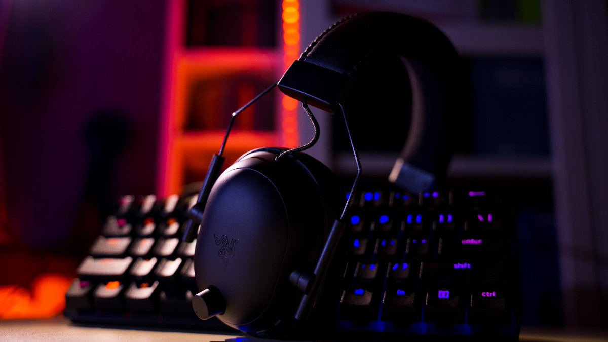 hdr247's tweet photo. مراجعتنا لأحدي أفضل سماعات اللاسلكية Razer BlackShark V2 Pro من @RazerMENA 
من هنا: https://t.co/mAA70nWJL2
#Razer #BlackShark #Pro #esports #Wireless #Headset https://t.co/vFE57U3yXe