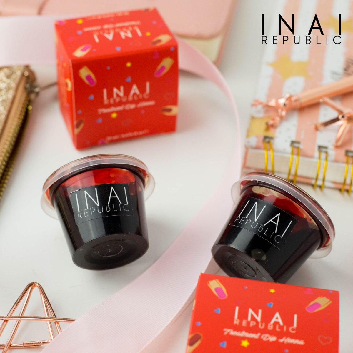 AinaStore22's tweet photo. MERAH PEKATTTTT 😱

Haa uols tengok sendiri macam mana pekat inai kuku daripada Inai Republic ni. Pakai sikit, calit calit pun dah merah menyala tau! 

Siapa dah try? Mesti uols love teruk kan dengan warna inai yang 5x ganda lebih merah ni hihi 🤭

Berminat?
*COD AREA PERLIS* https://t.co/SscmUxW3qP