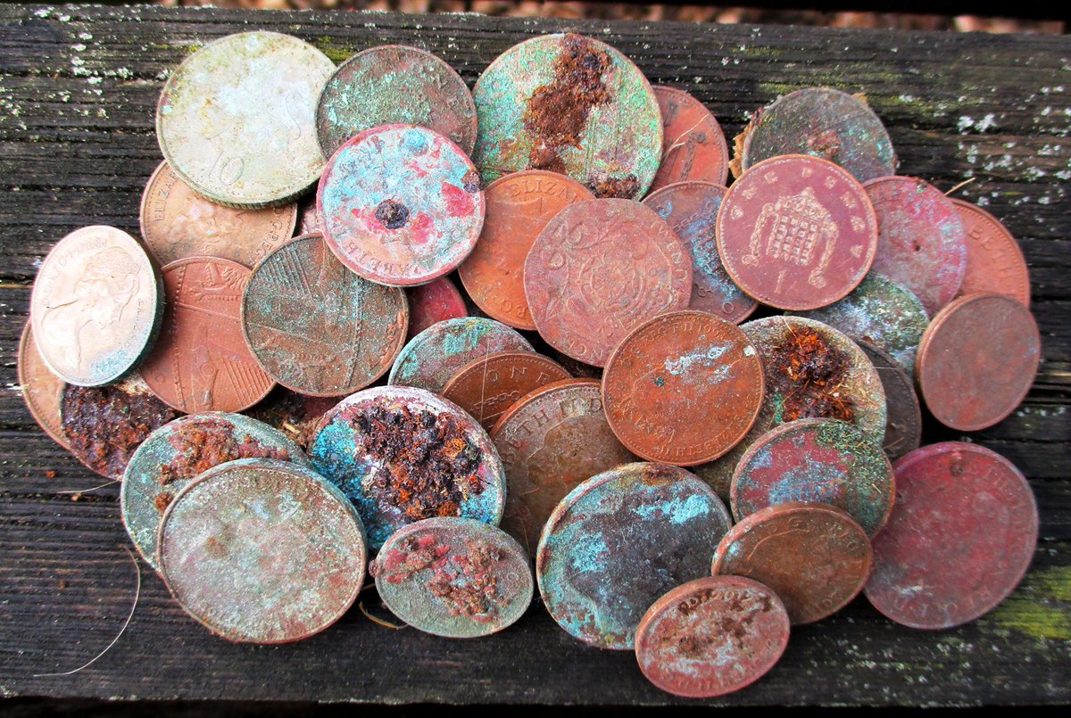 Coin hoard discovered at @surreydocksfarm! Found by builders clearing an area near the farm shop. Initial analysis suggests their collective street (shop) value may reach £0.70 (plus 4 Euro cents). Many date from last century (the 1990s); a few predate the farm itself. Contd...