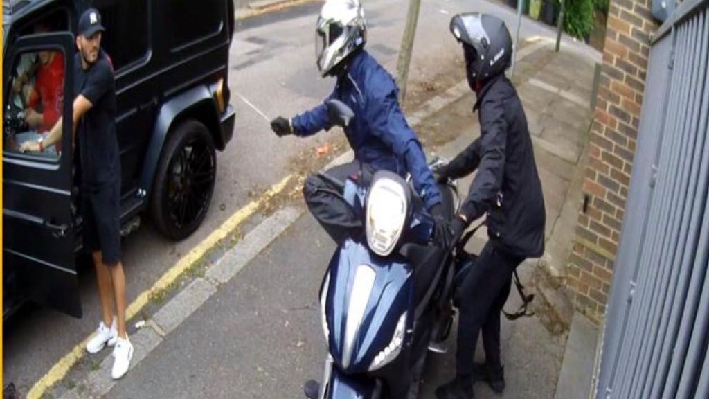 Özil was in his car with his teammate and their wives, when they were victims of an attack by a gang of assailants that were armed with knives.Kolasinac jumped into a knife fight with his bare hands to defend his friend, and the two assailants run away.