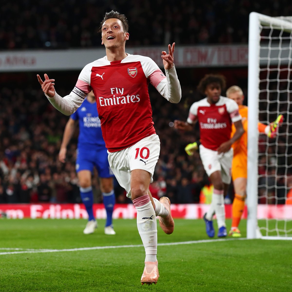In October against Leicester he captained the side for the first time and produced an absolute masterclass, one of the best attacking midfielder performances the PL has ever seen. Özil helped his team record a 10th successive win, scoring a goal and assisting one in a 3-1 win.