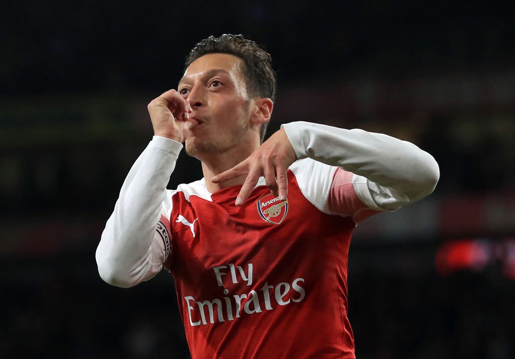 In October against Leicester he captained the side for the first time and produced an absolute masterclass, one of the best attacking midfielder performances the PL has ever seen. Özil helped his team record a 10th successive win, scoring a goal and assisting one in a 3-1 win.
