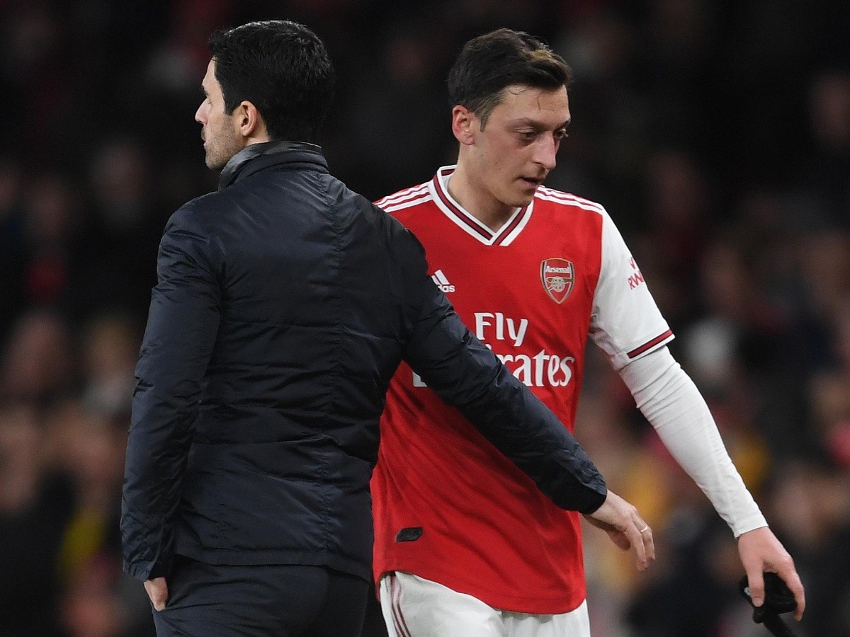 Arteta's footballing reasons speech doesn't make sense as Özil was playing week and week out before the pandemic and in a good level.It's thought Özil's omission is related to his criticism of the treatment of Muslims in China, from which Arsenal publicly distanced themselves.