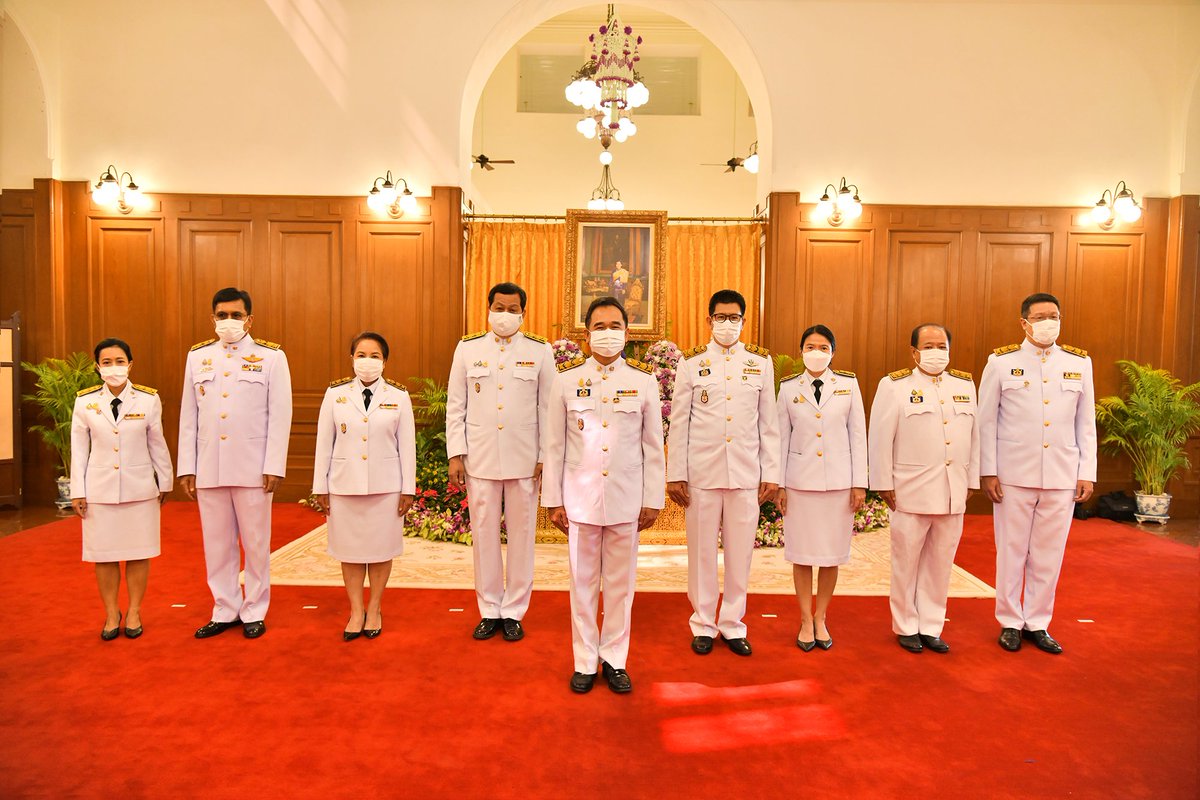 pr_dhanarak's tweet photo. นายยุทธนา หยิมการุณ อธิบดีกรมธนารักษ์ เข้าร่วมถวายแจกันดอกไม้เบื้องหน้าพระบรมฉายาลักษณ์ และร่วมลงนามถวายพระพร สมเด็จพระกนิษฐาธิราชเจ้า กรมสมเด็จพระเทพรัตนราชสุดาฯ สยามบรมราชกุมารี ให้ทรงหายจากพระอาการประชวร และทรงมีพระพลานามัยที่แข็งแรง ณ ศาลาสหทัยสมาคม พระบรมมหาราชวัง #PR_TRD https://t.co/3EvXSVfZIu