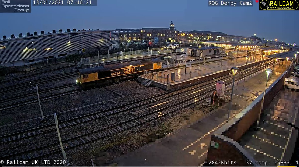 722Bns's tweet image. 66704 &amp;amp; 66724 on 6X24 Derby Adtranz Litchurch Lane to Eastleigh Traction &amp;amp; Rolling Stock Maintenance Depot. Delivering new class 701 for South Western Railway. Courtesy of @railcamlive and @RailOpsGroup @SW_Help #SpottingFromHome #StaySafe