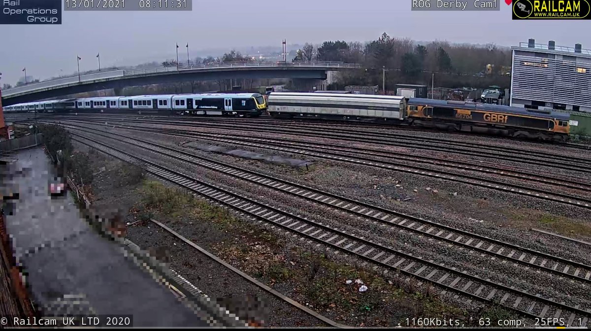 722Bns's tweet image. 66704 &amp;amp; 66724 on 6X24 Derby Adtranz Litchurch Lane to Eastleigh Traction &amp;amp; Rolling Stock Maintenance Depot. Delivering new class 701 for South Western Railway. Courtesy of @railcamlive and @RailOpsGroup @SW_Help #SpottingFromHome #StaySafe