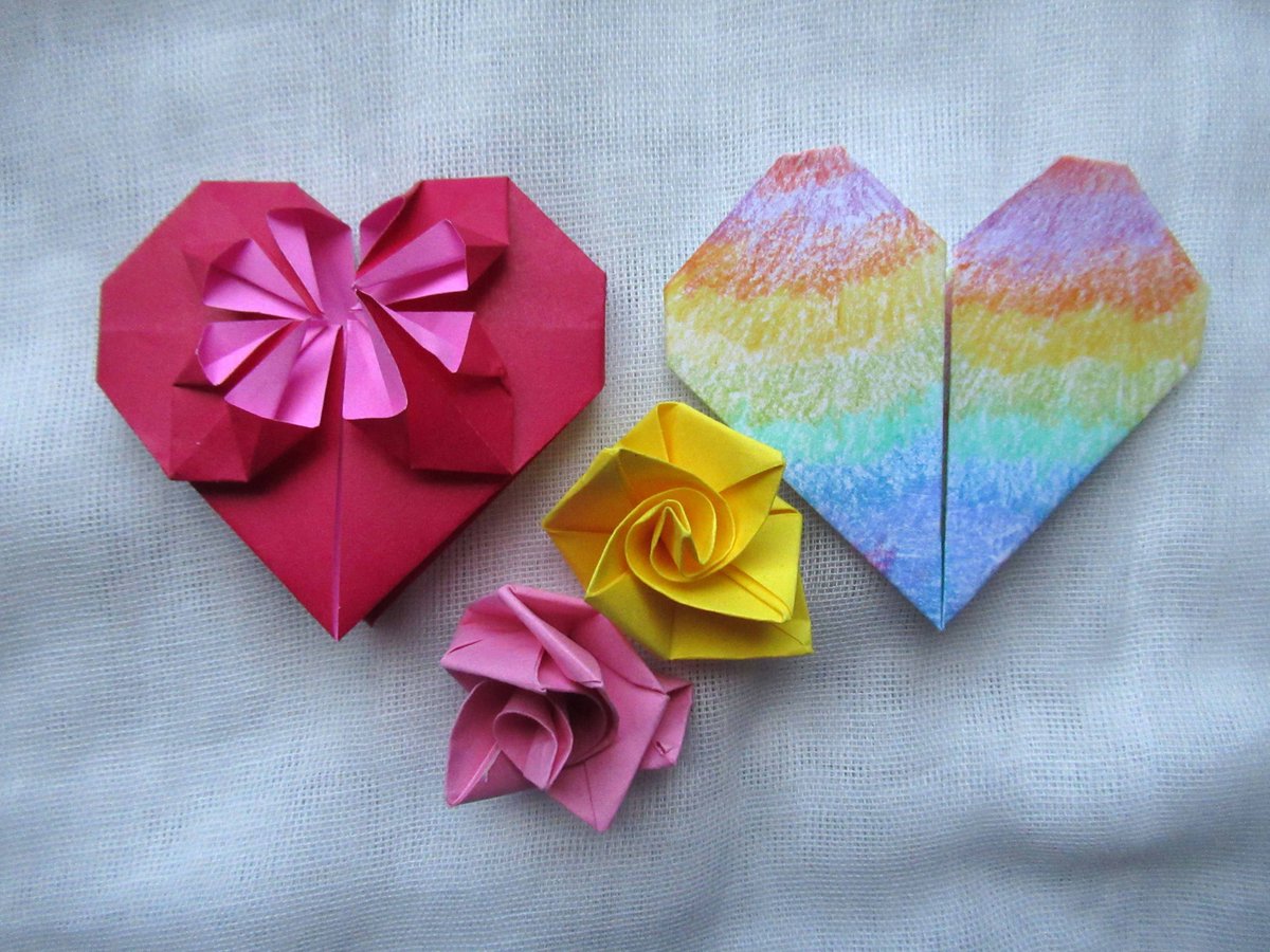 DrLizzieBurns's tweet image. If you&apos;re staff @uclh I&apos;m offering sessions: to watch or fold together to bring a moment of calm. Or take a look at one of my films on youtube.com/DrLizzieBurns as downtime to enjoy a quiet moment to unwind &amp;amp; relax. A way to focus the mind elsewhere @UCLHCharity @BritishOrigami