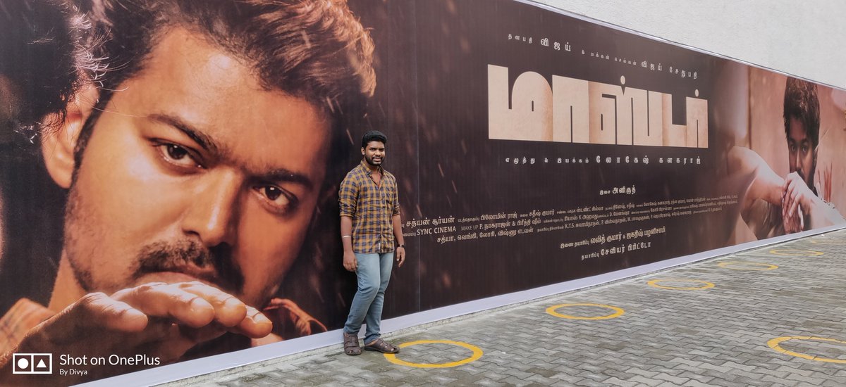 Surya_Vj_Addict's tweet photo. That was a pleasant surprise to see #singapen #Archana Akka in the entry gate of AGS Cinemas T.Nagar and Welcoming Fans with smile❤️❤️Thank you for being so kind and shared few words about #Master film 🤗you're so sweet to pose for the photos.
#Master @actorvijay @archanakalpathi https://t.co/Kjs0Cze5pJ
