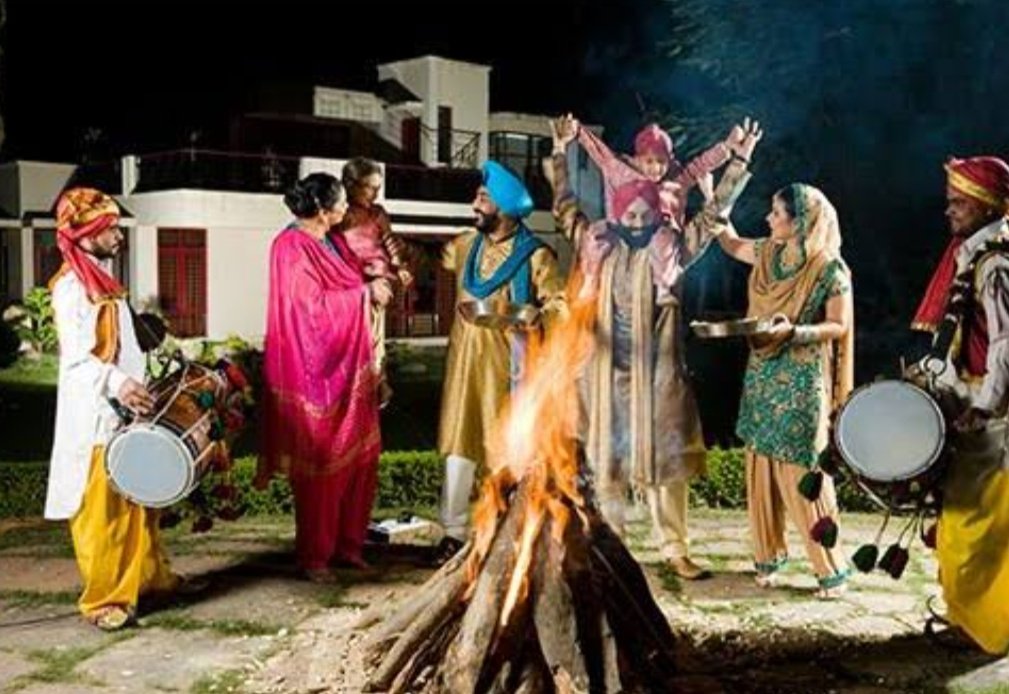 Sindhis believe that the focus of Lal Loi should be on getting rid of old belongings and cleansing the mind. Whereas in Punjabi traditions, Lohri is seen as more of a harvest festival, and the celebration of the local hero 'Dulla Bhatti"