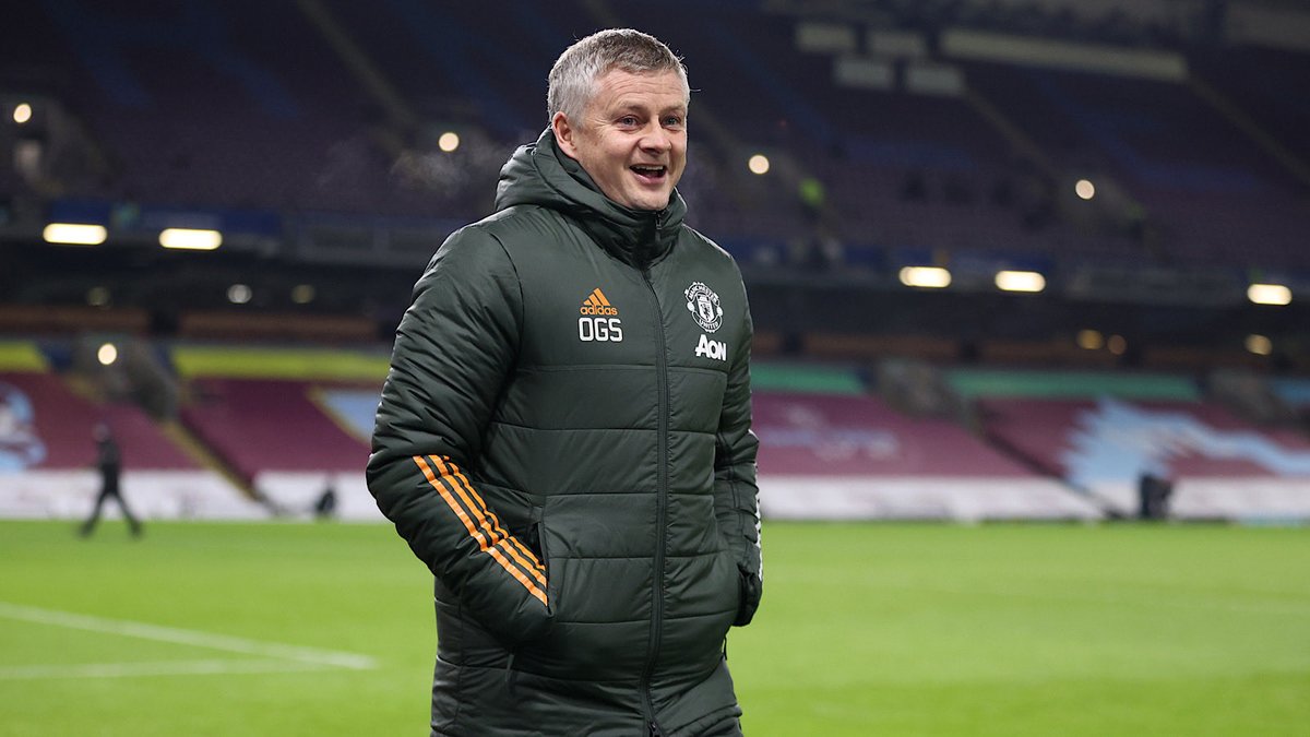 Ada yang mau pinjemin penutup kepala untuk Bos Ole? 😅

#MUFC