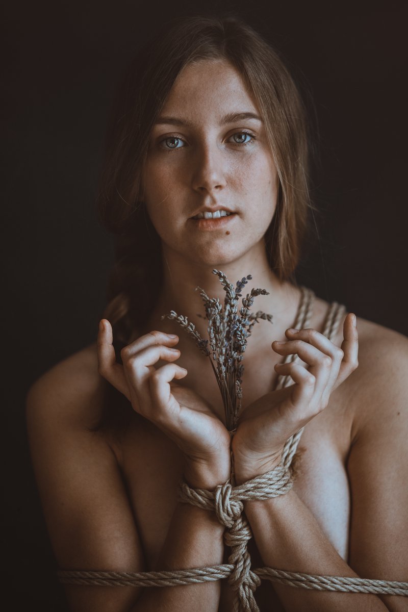 ElenaStrawberry's tweet photo. isa and her violin <3

#shibari #shibariart #shibariphotography #kinbaku #ropeart #ropephotography #girlsinropes #music #violin #moody #dark #darkart #portrait #artsy #musician #elenastrawberry #love #light https://t.co/6VQjEjgEHY