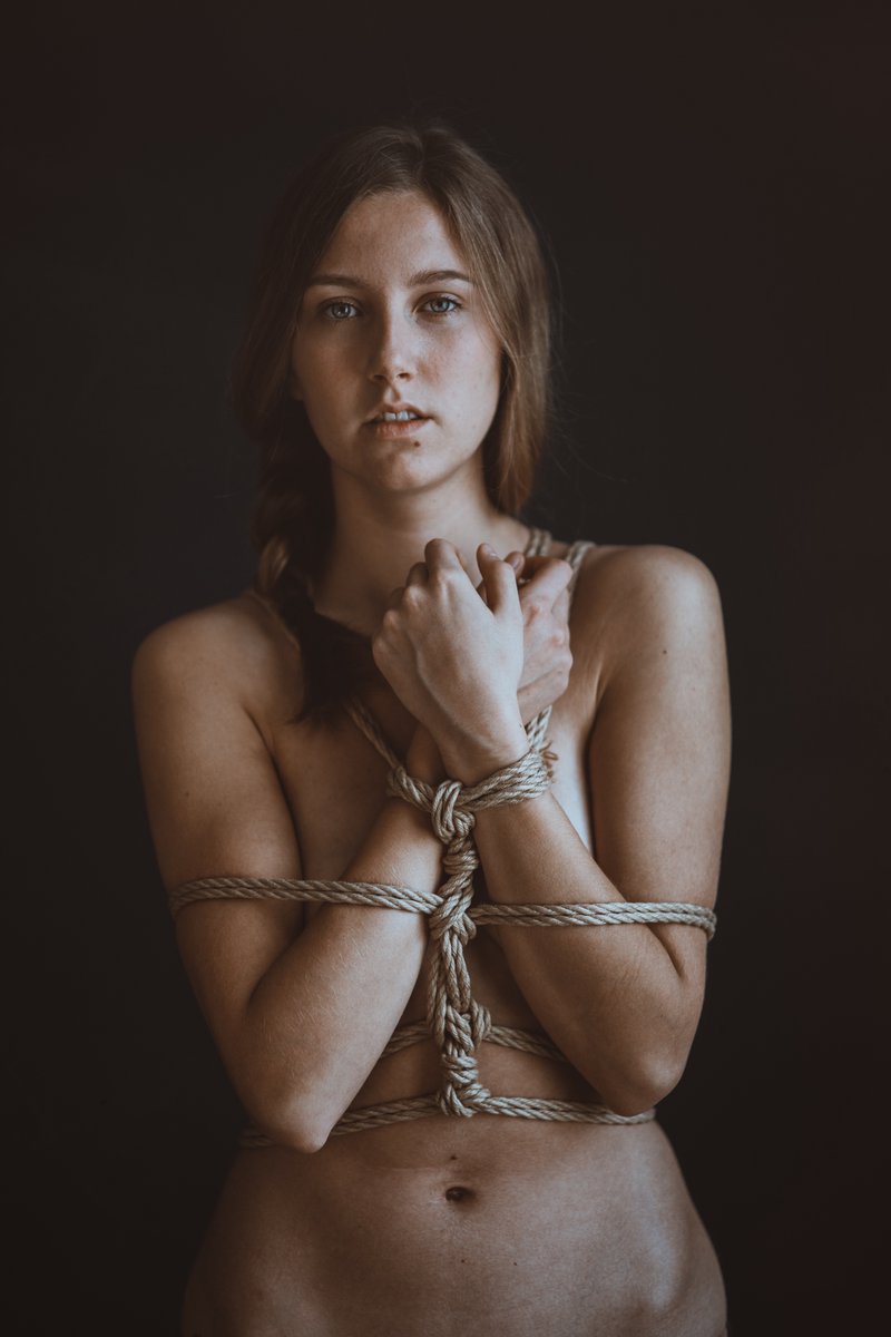 ElenaStrawberry's tweet photo. isa and her violin <3

#shibari #shibariart #shibariphotography #kinbaku #ropeart #ropephotography #girlsinropes #music #violin #moody #dark #darkart #portrait #artsy #musician #elenastrawberry #love #light https://t.co/6VQjEjgEHY