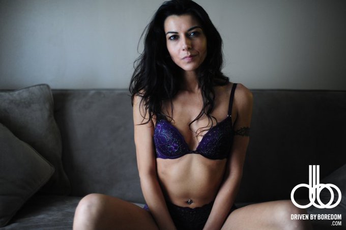 Hellooooooooo ! Special offer for the firsts to join me on /  https://t.co/Yx76fwqcBv !!!!!!!!!!!!!!