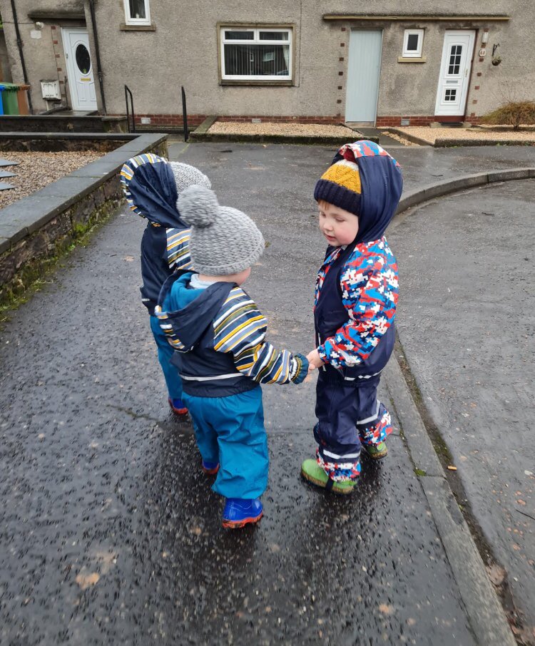 lisa46511166's tweet photo. The children enjoyed a walk through the woods, looking at the trees and listening to the birds. We finished our walk of with a visit to the duck pond. The children learned to keep safe whilst out in the environment. 🦆🍃🌲🌧#outdoorlearning @ClacksELC https://t.co/JMwYHO9HAi