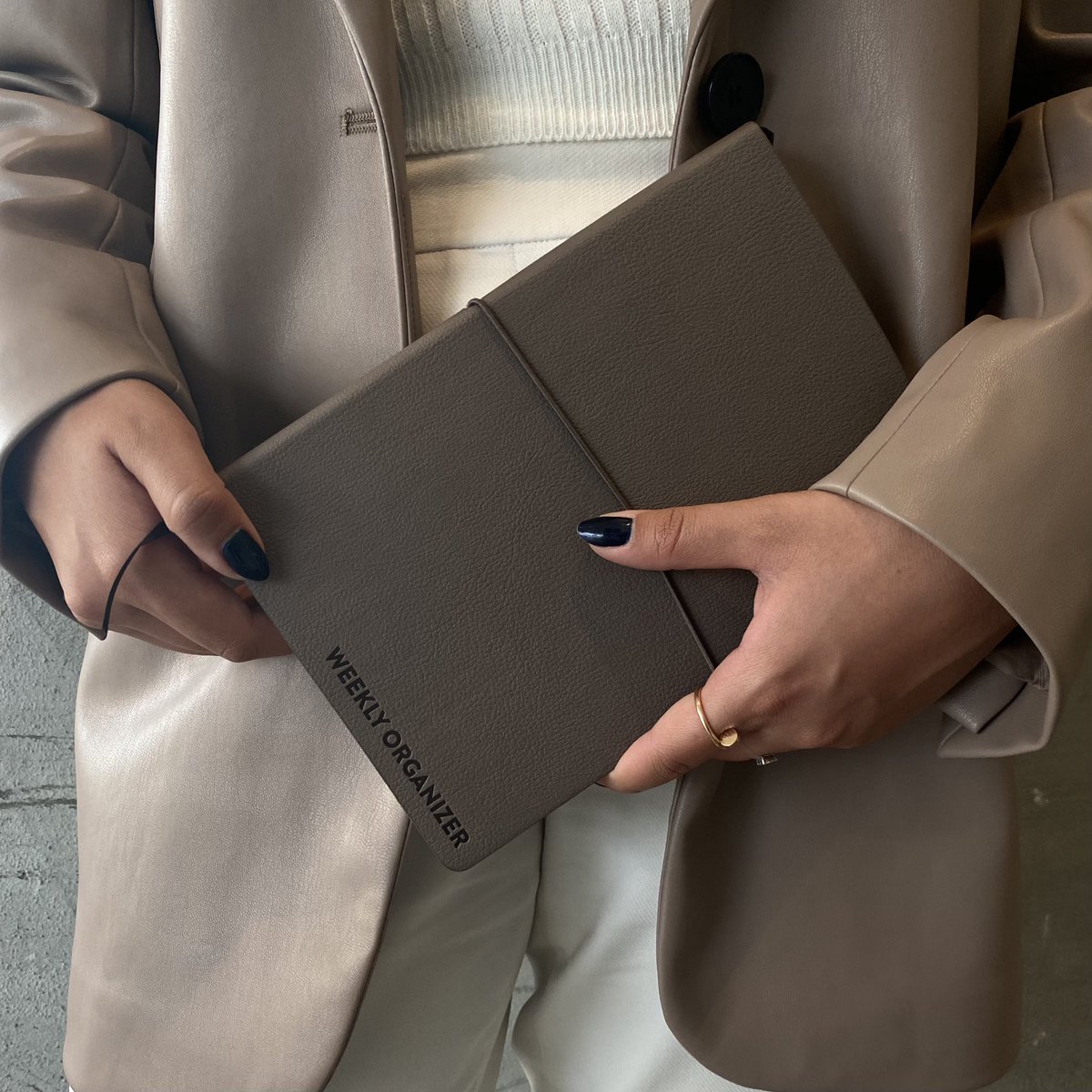 prnt__'s tweet photo. NEW IN — undated weekly organizers, available in stone &amp; black leather! 

only on https://t.co/8PLL2SsZI6 https://t.co/UonndW3Dc4