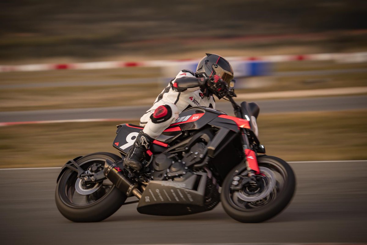 YamahaMotorEU's tweet photo. Enjoy the XR9's hint of flat track aesthetics combined with a modern and aggressive stance. That is a thing of beauty.
@bottpower #YardBuilt https://t.co/FJ8Y7BmsjZ